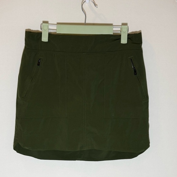 Athleta Dresses & Skirts - Athleta skort • Women’s size 6